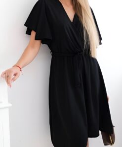 Saty s vrstvenym vystrihem cerná