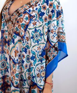 Damske plazove ponco s orientalnim vzorem chrpove modra detail